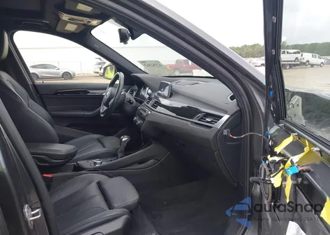 2018 BMW X1 xDrive28I из США, поврежденный, VIN WBXHT3C34J5L28868